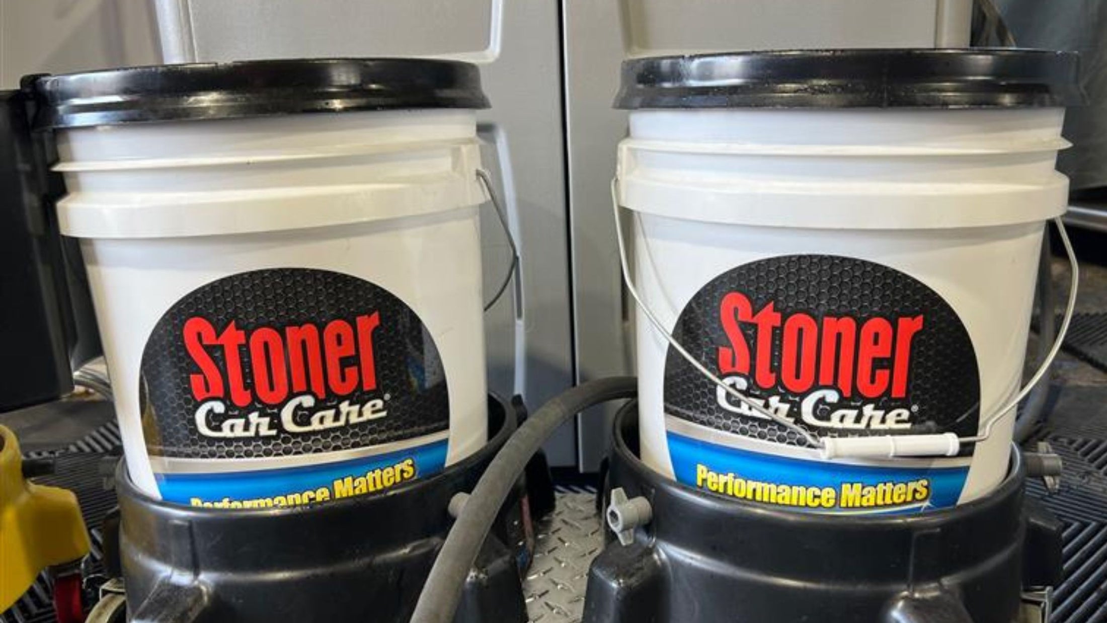 What is the TwoBucket Method? Stoner Car Care