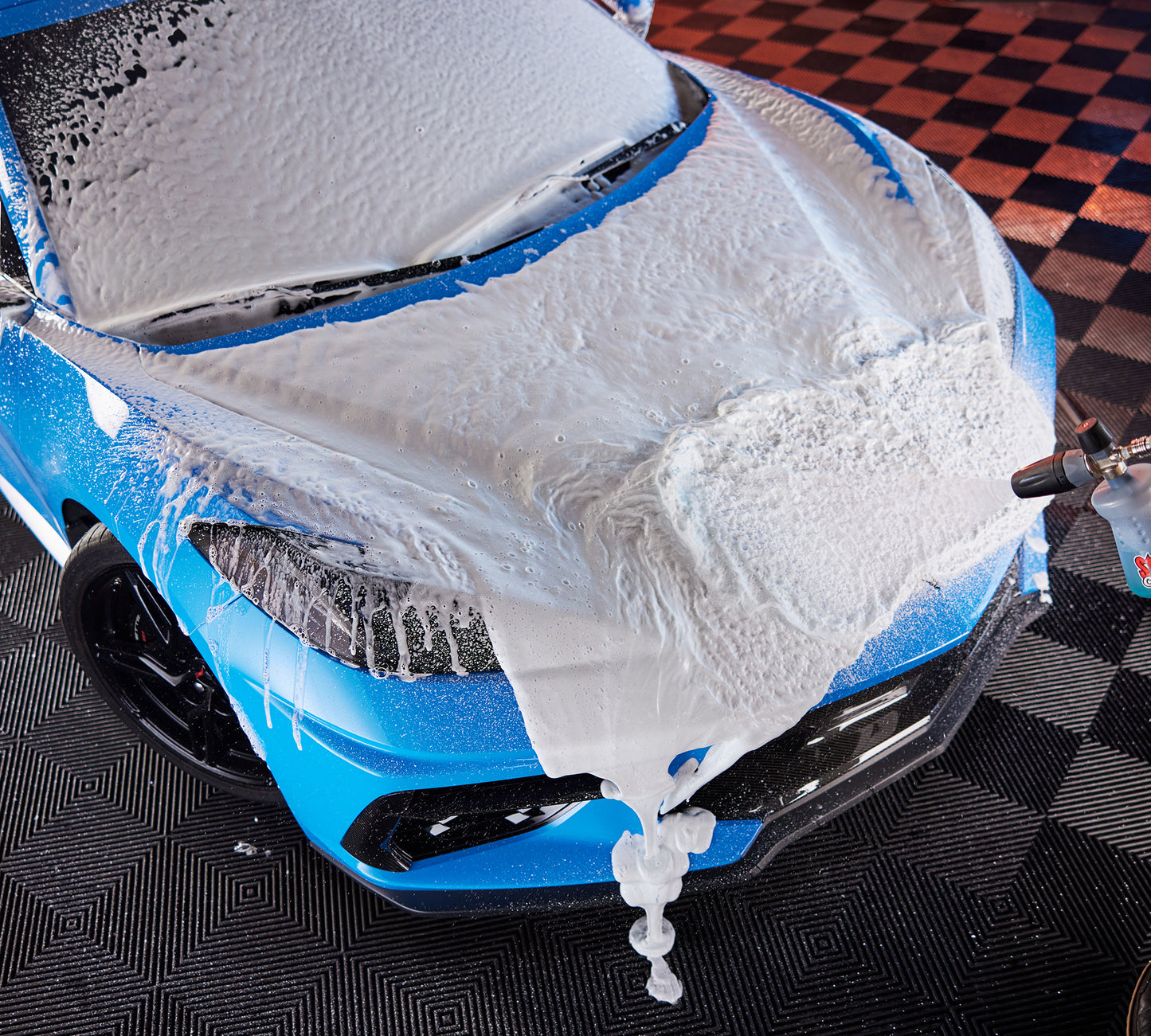 
                  
                    Results of using the Stoner Extreme Mega Foam Cannon Kit MTM Hydro PF22.2 on the front of a car
                  
                